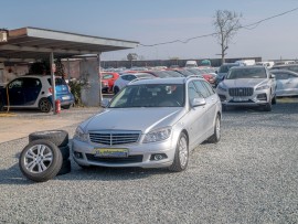 Mercedes-Benz Třídy C 200 135KW mat – NAVIGACE
